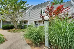 2046 Blackthorn Dr, Champaign, IL 61821 - Photo 4