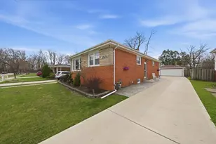 14828 St Louis Ave, Midlothian, IL 60445 - Photo 2