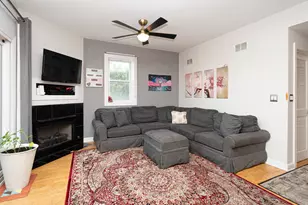 6051 N Mozart St, Chicago, IL 60659 - Photo 2