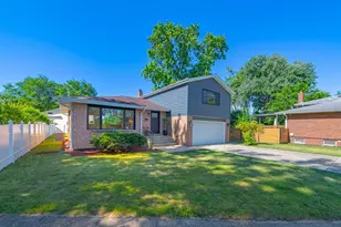 2405 Avondale Ave, Park Ridge, IL 60068 - Photo 2