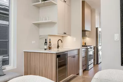 5747 N Maplewood Avenue, Chicago, IL 60659 - Photo 8