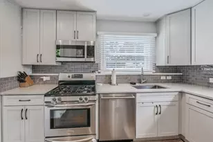 410 E Huntington Ln, Elmhurst, IL 60126 - Photo 12