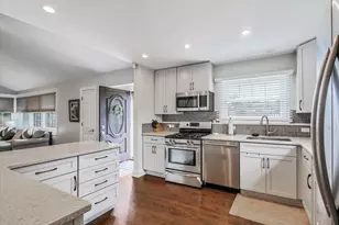 410 E Huntington Ln, Elmhurst, IL 60126 - Photo 14