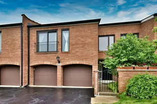 2S727 Williamsburg Ct, Oak Brook, IL 60523 - Photo 1