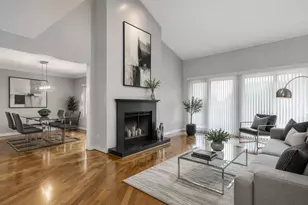 2S727 Williamsburg Ct, Oak Brook, IL 60523 - Photo 4