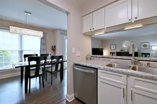 1475 Garnet Cir, Hoffman Estates, IL 60192 - Photo 10