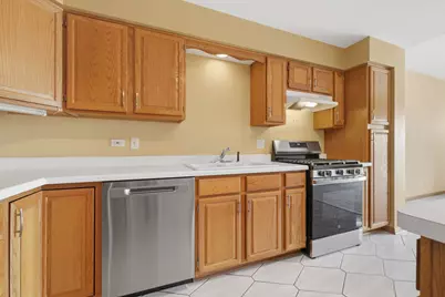 7420 W Lawrence Avenue #409, Harwood Heights, IL 60706 - Photo 8