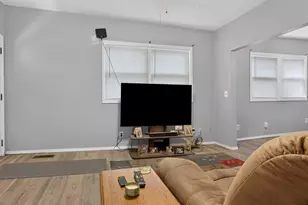 903 Low St, Bloomington, IL 61701 - Photo 6