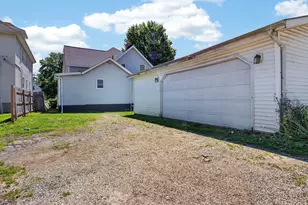 903 Low St, Bloomington, IL 61701 - Photo 34