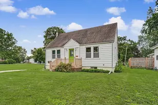 308 W Spruce St, Paxton, IL 60957 - Photo 2