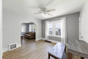 123 N Calhoun St, Aurora, IL 60505 - Photo 8