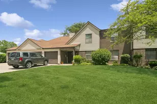 763 White Pine Rd, Buffalo Grove, IL 60089 - Photo 2