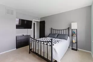 670 Versailles Circle, Elk Grove Village, IL 60007 - Photo 18