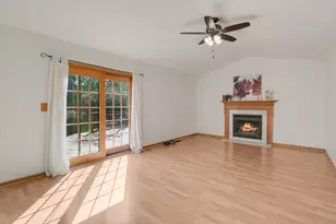 449 S Pershing Ave, Mundelein, IL 60060 - Photo 16