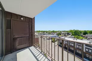 11 W Green St, Bensenville, IL 60106 - Photo 16
