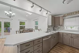 1511 N Dryden Ave, Arlington Heights, IL 60004 - Photo 8