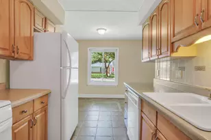 1407 Quaker Ln, Prospect Heights, IL 60070 - Photo 8