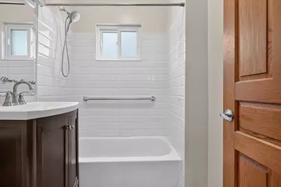 5107 W Berenice Avenue, Chicago, IL 60641 - Photo 10
