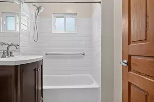 5107 W Berenice Ave, Chicago, IL 60641 - Photo 10