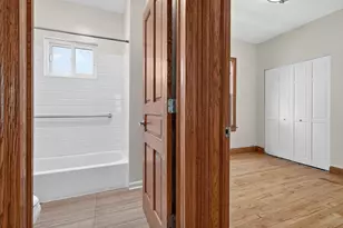 5107 W Berenice Ave, Chicago, IL 60641 - Photo 8
