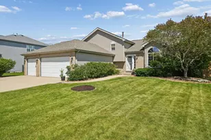 24857 Buttercup Ln, Manhattan, IL 60442 - Photo 2