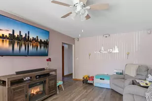 244 S Circle Dr, Addison, IL 60101 - Photo 2