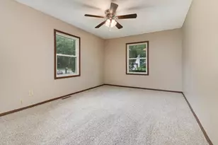 1528 N Hershey Rd, Bloomington, IL 61704 - Photo 10
