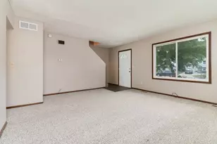 1528 N Hershey Rd, Bloomington, IL 61704 - Photo 4