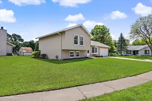 30W281 Heather Ct, Warrenville, IL 60555 - Photo 4