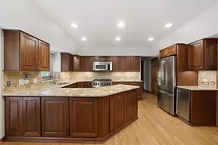 2528 Sun Valley Rd, Lisle, IL 60532 - Photo 10