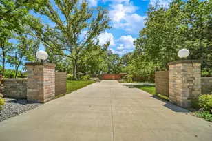 12N085 Wildmere Dr, Elgin, IL 60123 - Photo 2