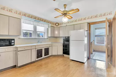 8101 White Avenue, Lyons, IL 60534 - Photo 6