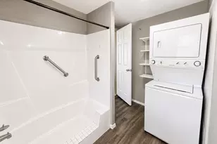 202 W Cedar St, Leroy, IL 61752 - Photo 24