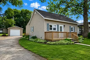 202 W Cedar St, Leroy, IL 61752 - Photo 2