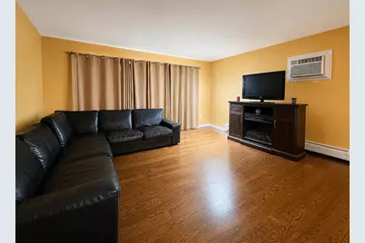 3425 83rd Street #D13, Woodridge, IL 60517 - Photo 2