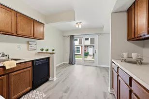 712 Shaw Ct, Schaumburg, IL 60194 - Photo 8