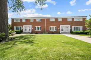 1050 Higgins Rd, Park Ridge, IL 60068 - Photo 1