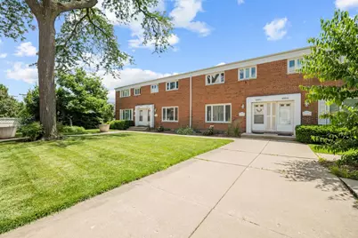 1050 Higgins Road #B, Park Ridge, IL 60068 - Photo 2