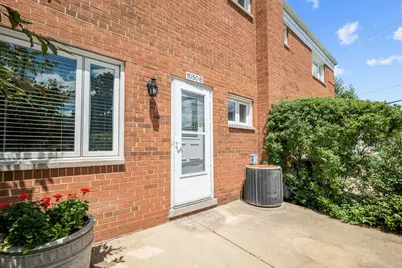 1050 Higgins Road #B, Park Ridge, IL 60068 - Photo 6
