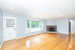 33 Briarwood Ln, Palatine, IL 60067 - Photo 2