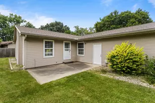 2107 Gunn Dr, Champaign, IL 61821 - Photo 8