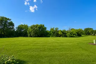 1696 Vermont Dr, Elk Grove Village, IL 60007 - Photo 20