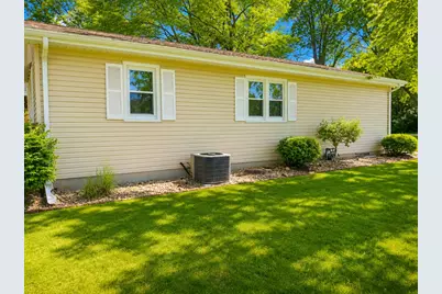 2104 Melvin Road, Rock Falls, IL 61071 - Photo 6