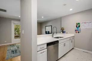 2365 N Wayne Ave, Chicago, IL 60614 - Photo 6