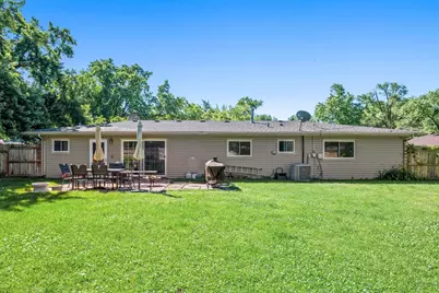 11 Scarsdale Road, Montgomery, IL 60538 - Photo 2