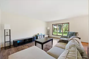 23W222 Westchester Ct, Glen Ellyn, IL 60137 - Photo 6