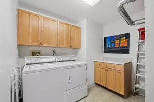 33 W Huron St, Chicago, IL 60654 - Photo 22