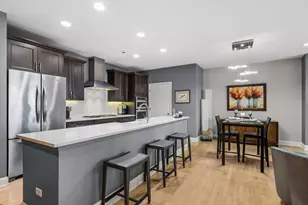 33 W Huron St, Chicago, IL 60654 - Photo 4
