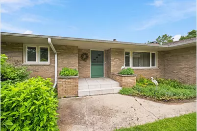 525 E High Street, Sycamore, IL 60178 - Photo 6