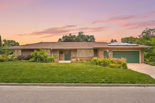 525 E High St, Sycamore, IL 60178 - Photo 1